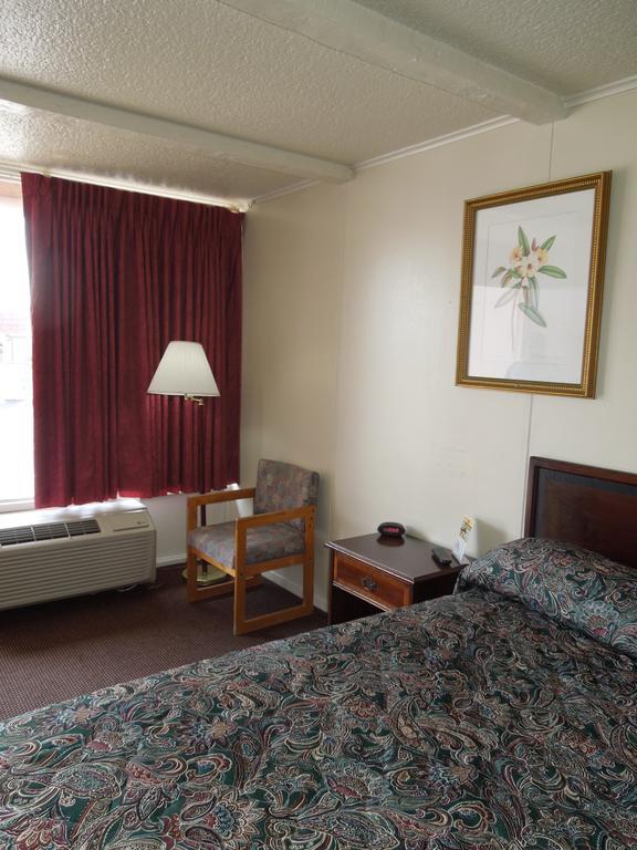 Sunshine Inn & Suites バージニアビーチ エクステリア 写真