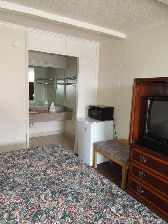 Sunshine Inn & Suites バージニアビーチ エクステリア 写真