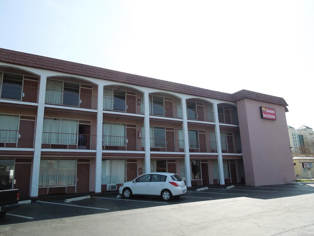 Sunshine Inn & Suites バージニアビーチ エクステリア 写真
